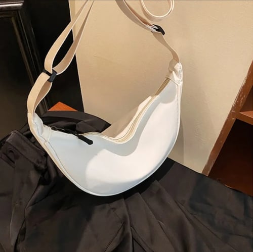 حقيبة كتف بيضاء