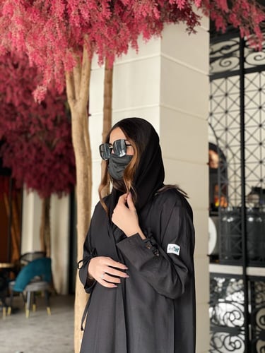 عباية سوداء مع كم مميز كريب