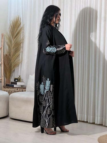 عباية سوداء تطريز سنبلة جانبي