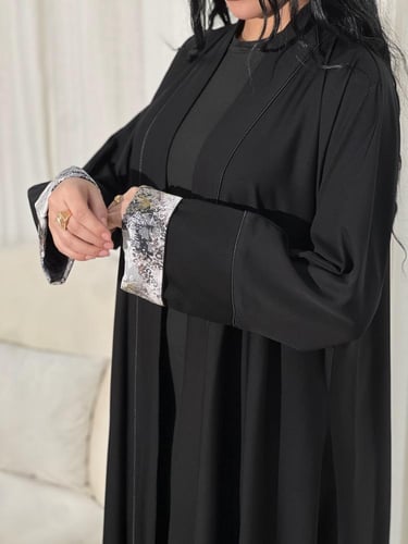 عباية صالونة اسود كم داخلي ملون