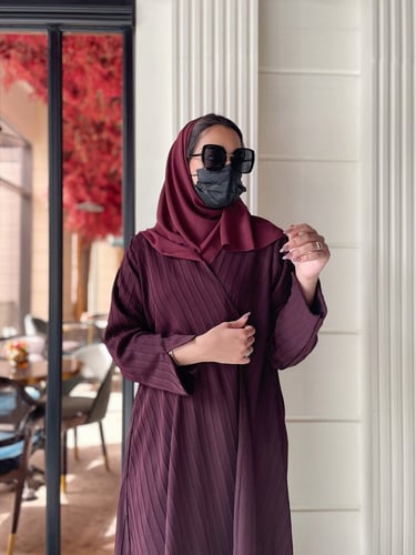 عباية عنابي كريب صيفي مخططة