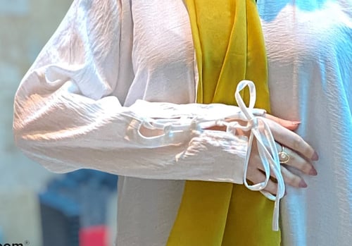 عباية كريب ابيض مع كم مميز