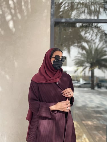 عباية عنابي كريب صيفي مخططة