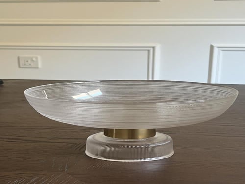 ستاند زجاج بقاعدة ذهبي