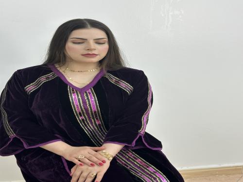 جلابية مخمل راقيه( نوع القماش:- مخمل )