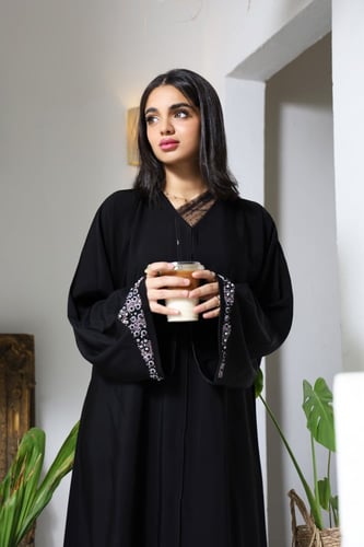 عباية صالونا آلاء تطريز يدوي على الكم و الاكتاف مع...