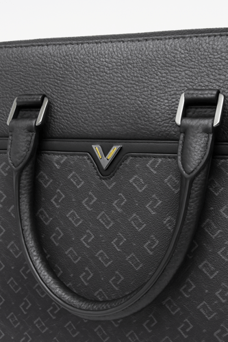 حقيبة جلدية