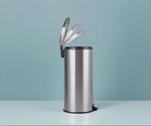 سلة نفايات دورات المياة الفندقية