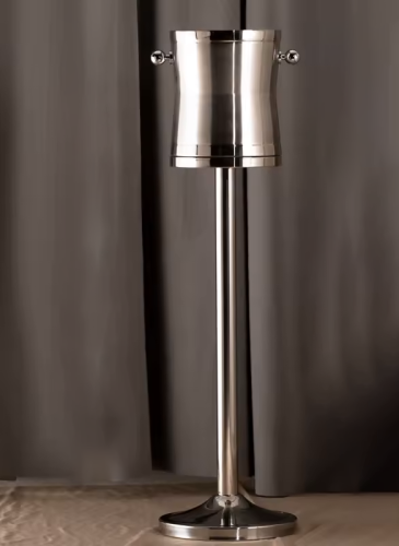 حافضة ثلج مع القاعدة