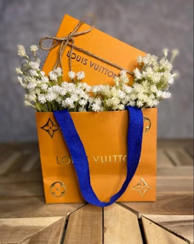 تنسيق ورد جيبسوفيليا صناعي