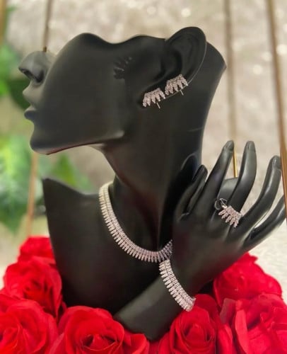 بوكس المرجيحه مع مجسم +ورد شبيه الطبيعي +طقم زيريك...