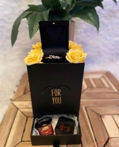 بوكس مع تنسيق ورد شبيه طبيعي +اسوره ديور+ عطرين مي...