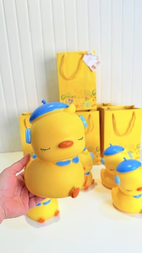 6 كيس وحصالة بطوط