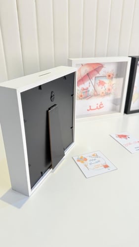 9 حصالات بخلفية اسود