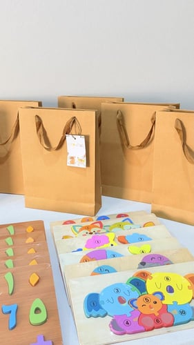 ٦ كيس بلعبة أرقام عربي و E