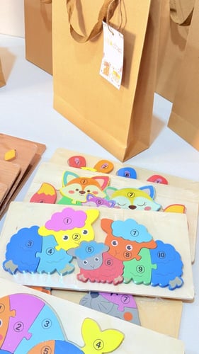 ٦ كيس بلعبة أرقام عربي و E