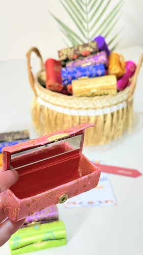 ٣٦ عبوة البروكار بسلة خوص بنقش