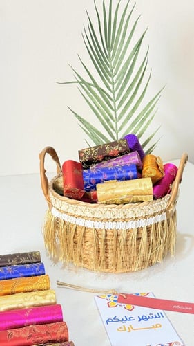 ٣٦ عبوة البروكار بسلة خوص بنقش