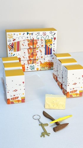 ٦ عبوات بلعبة الأحافير وميدالية