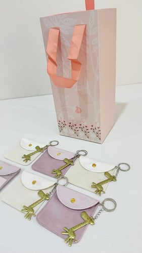 بوكس بـ٦ محافظ مخمل وميدالية