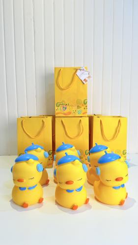 6 كيس وحصالة بطوط