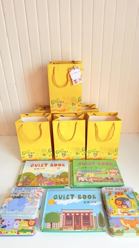 6 كيس بكراسة متنوعة وبزل