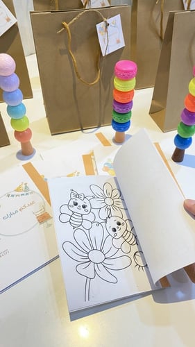 6كيس بألوان وكراسة