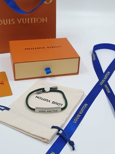 سوارة لويس فيتون