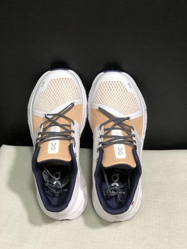 On Running Cloud ستراتوس