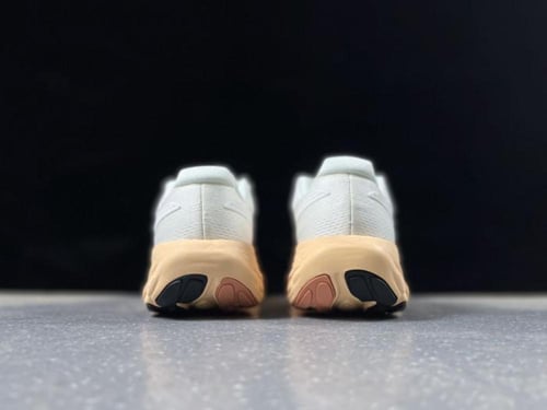 New balance v13 1080