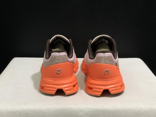 On Running Cloud ستراتوس