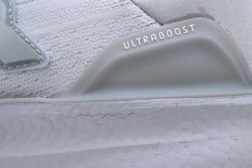 حذاء الترا بوست 5