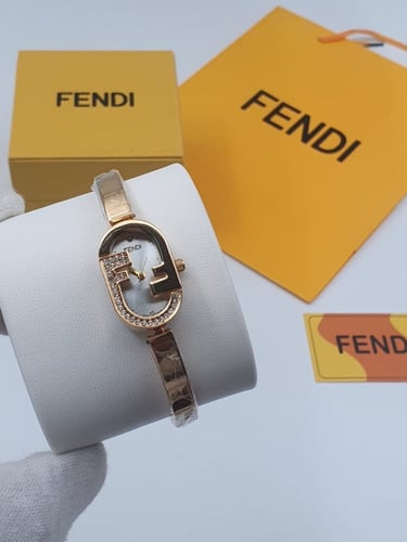 ساعة فندي نسائية