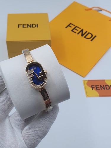 ساعة فندي نسائية