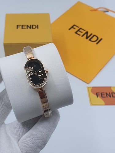 ساعة فندي نسائية