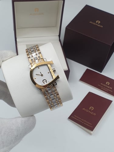 ساعة اقنر النسائيه