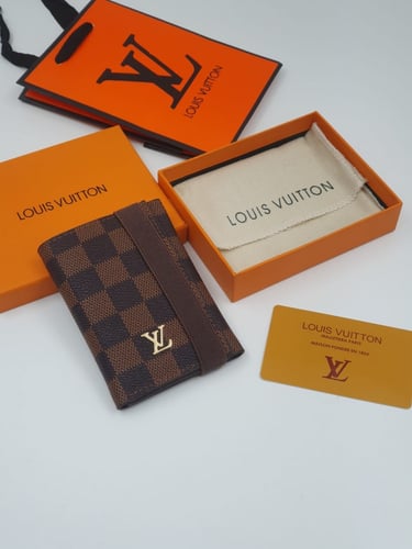 محفظة لويس فيتون