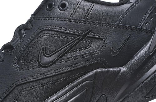 حذاء نايكي M2K