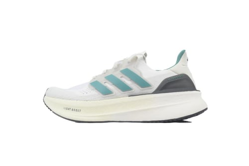 حذاء الترا بوست 5