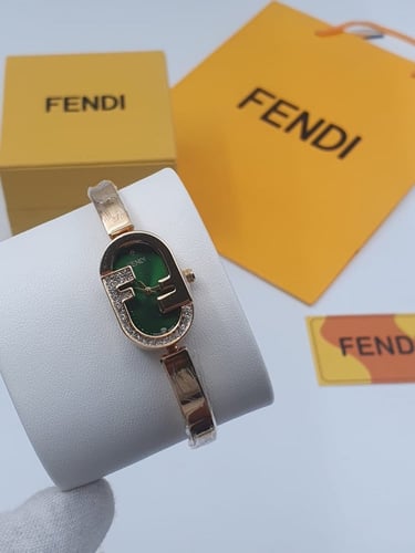 ساعة فندي نسائية