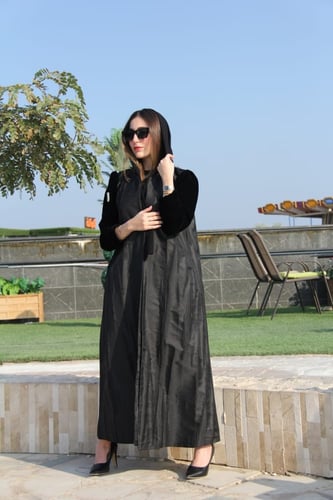 عباية قماش كاجار أكمام مخمل