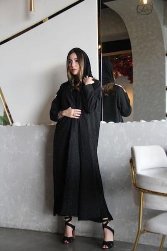عبايه شتويه قماش شانيل اسود