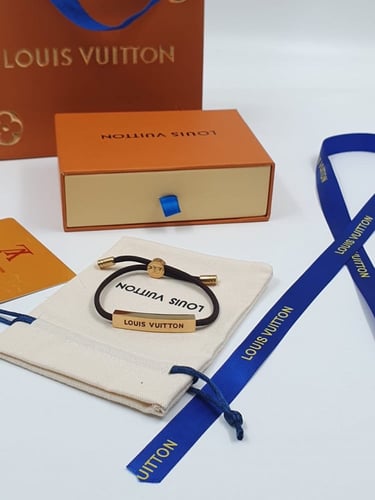 سوارة لويس فيتون