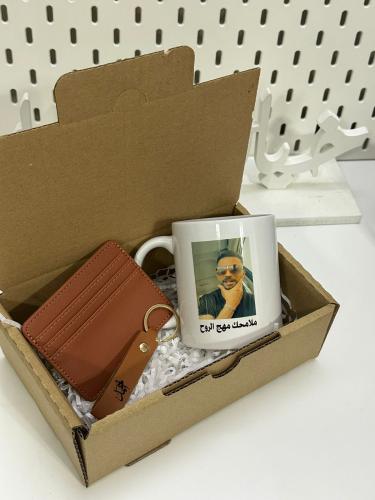 كوب وبوك وميداليه