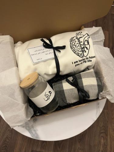 بلوفر وكوب وشال