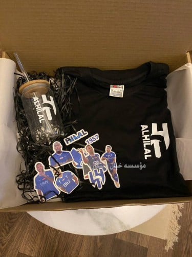 تيشيرت مع كوب واستكرات