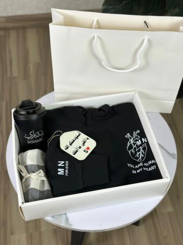 بوكس بلوفر بتصميم قلب وتعليقه وشال ومق