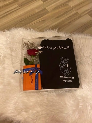 بلوفر واسوارة مع بوكس اكريليك