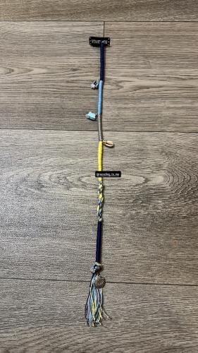 خصله بخيوط مقاسها ٣٩ سم