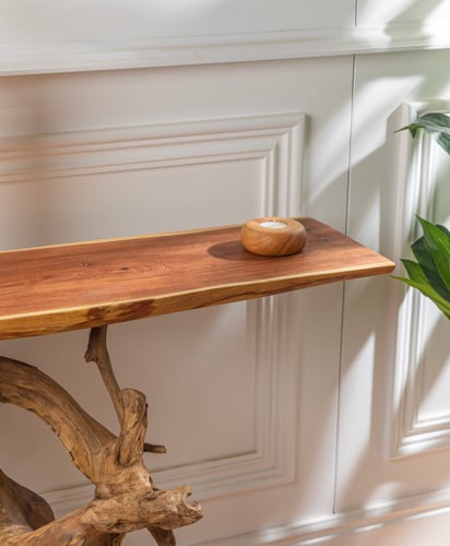 مدخل نادر من الخشب الطبيعي